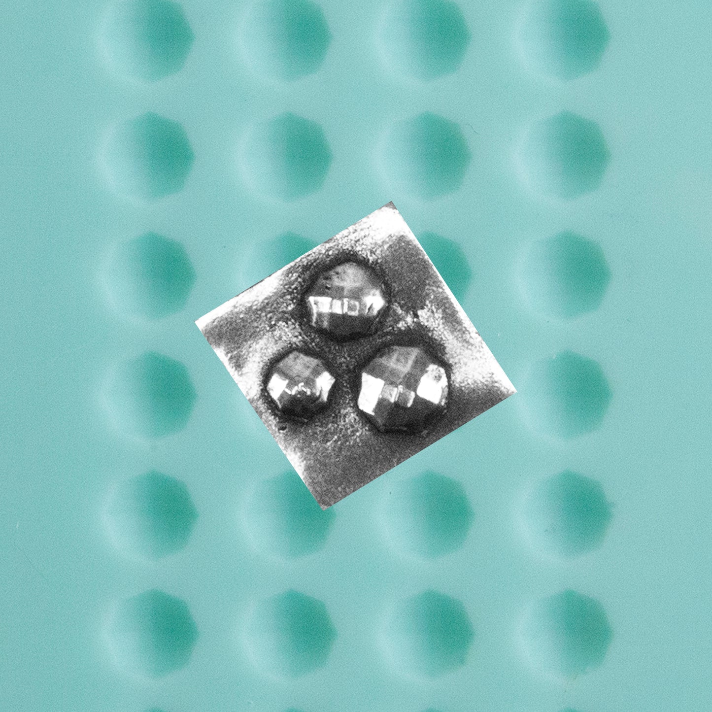 green silicone Finishing Touches Mold - Facets 01 - Round with silver sample