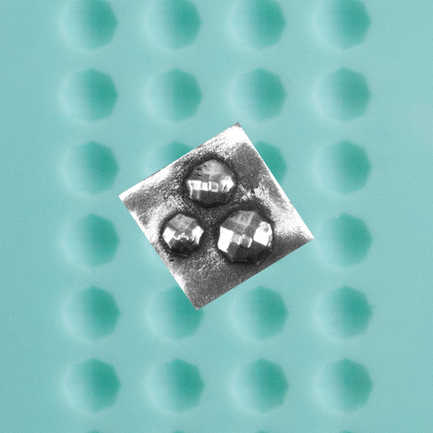 green silicone Finishing Touches Mold - Facets 01 - Round with silver sample