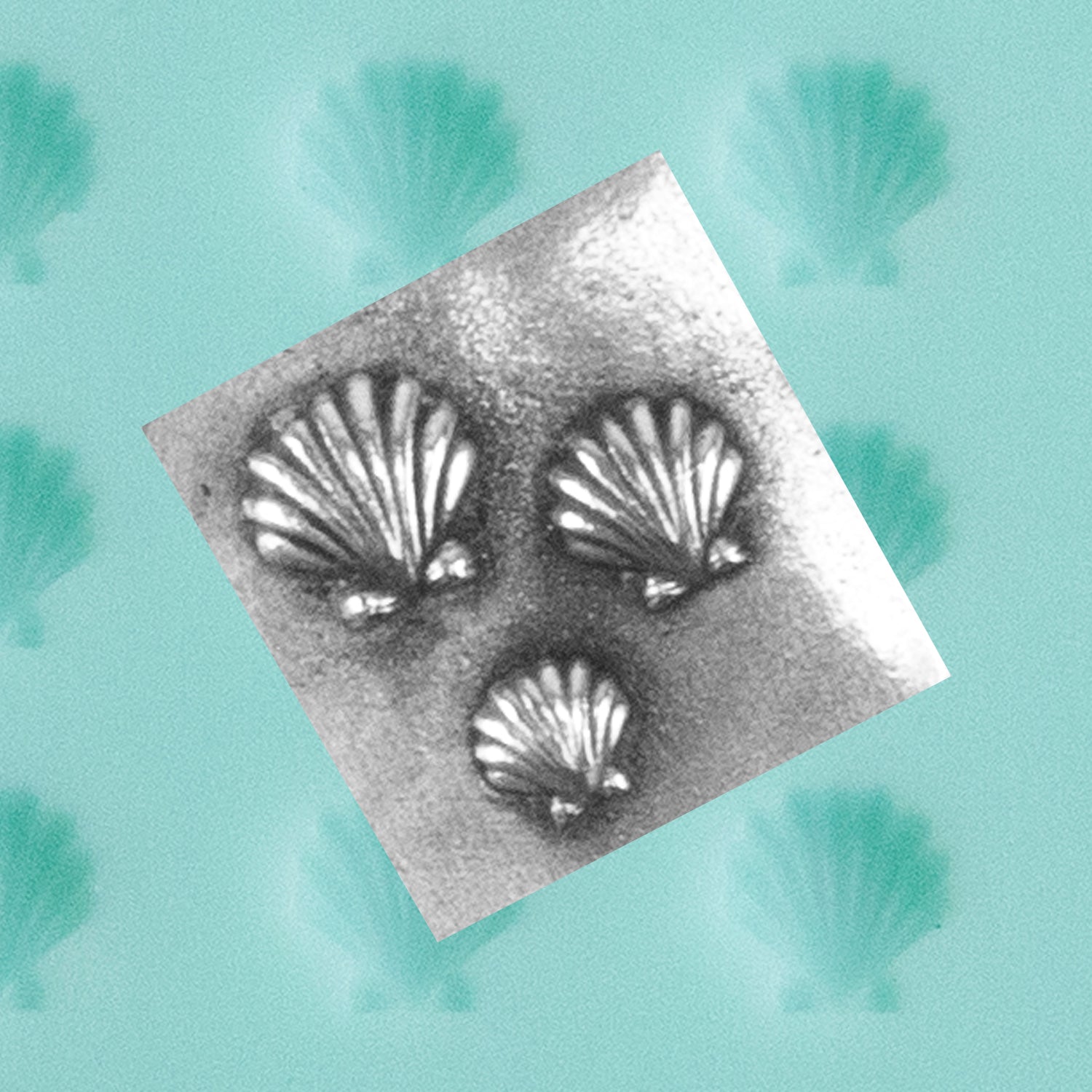 green silicone Finishing Touches Mold - Seashell with silver sample