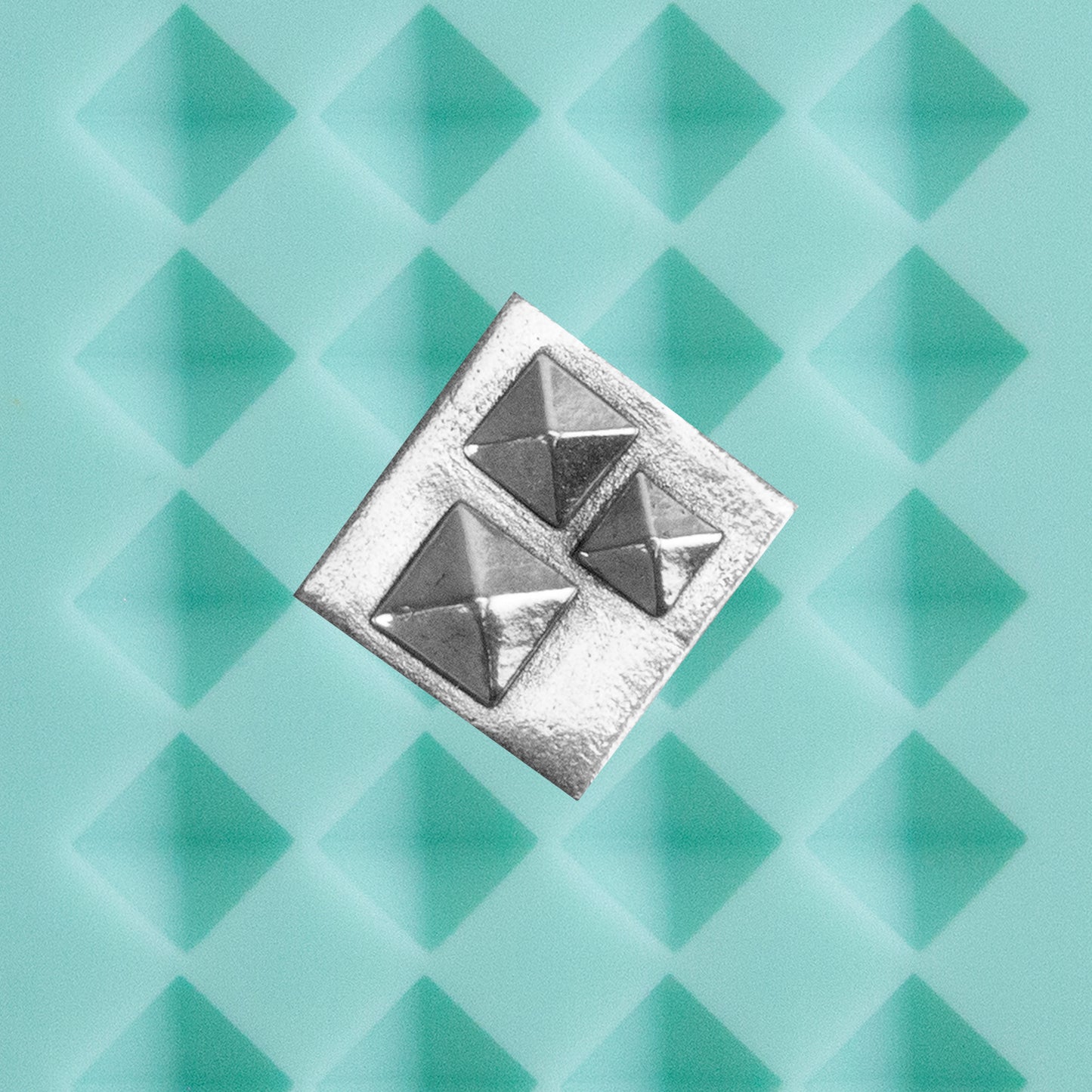 green silicone Finishing Touches Mold - Diamond Facet with silver sample