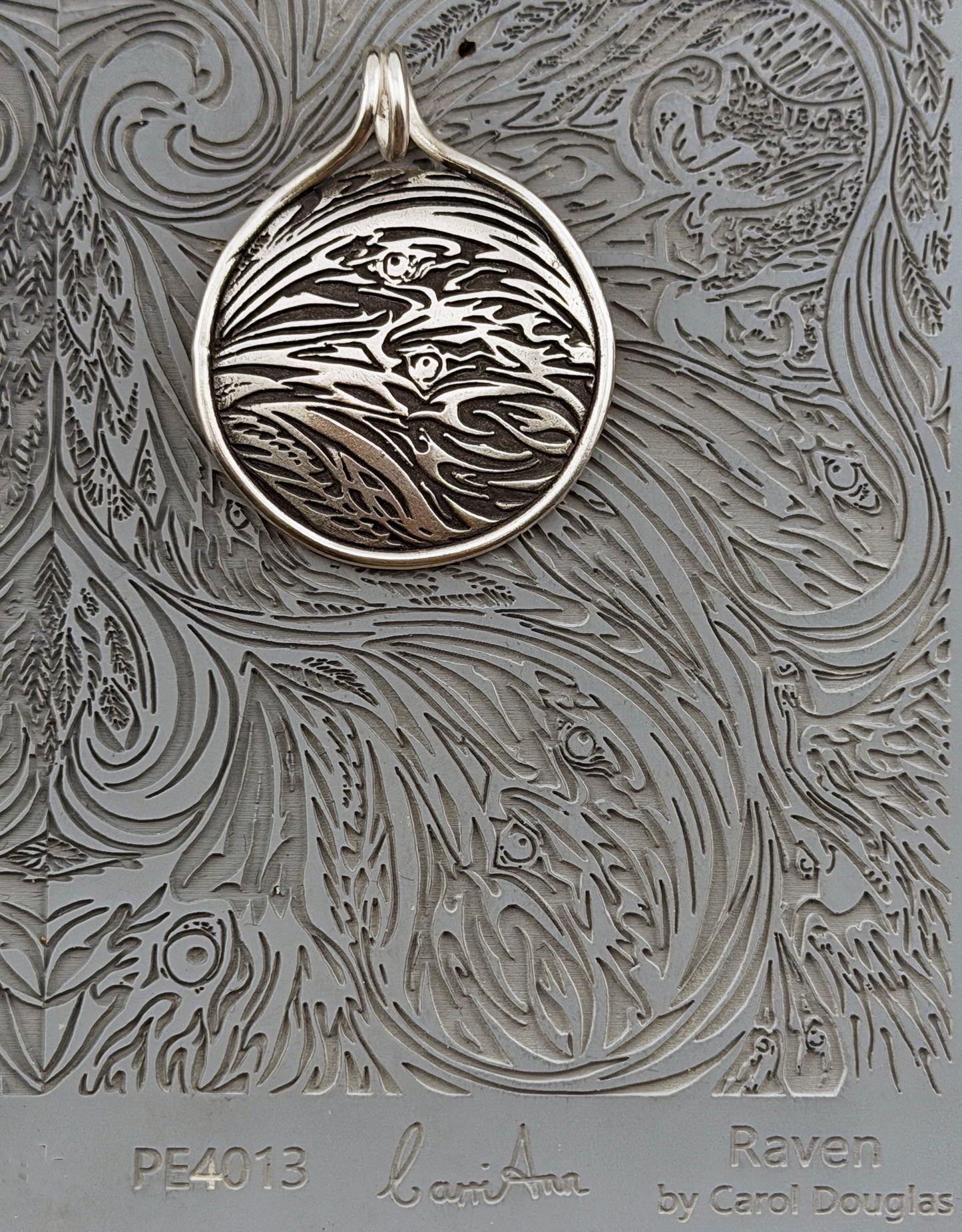 Carol Douglas Texture Mat - Raven - Cool Tools