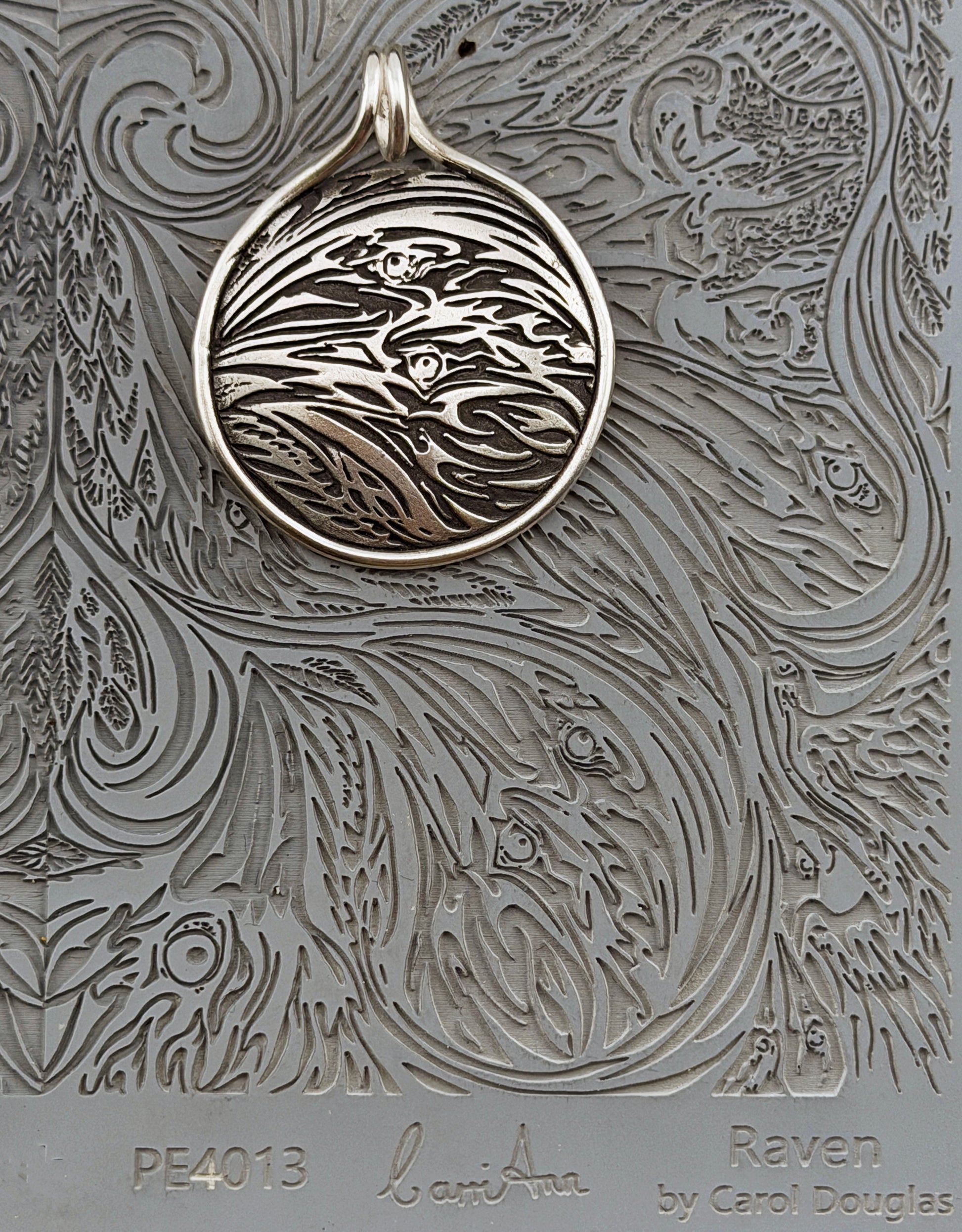 Carol Douglas Texture Mat - Raven - Cool Tools