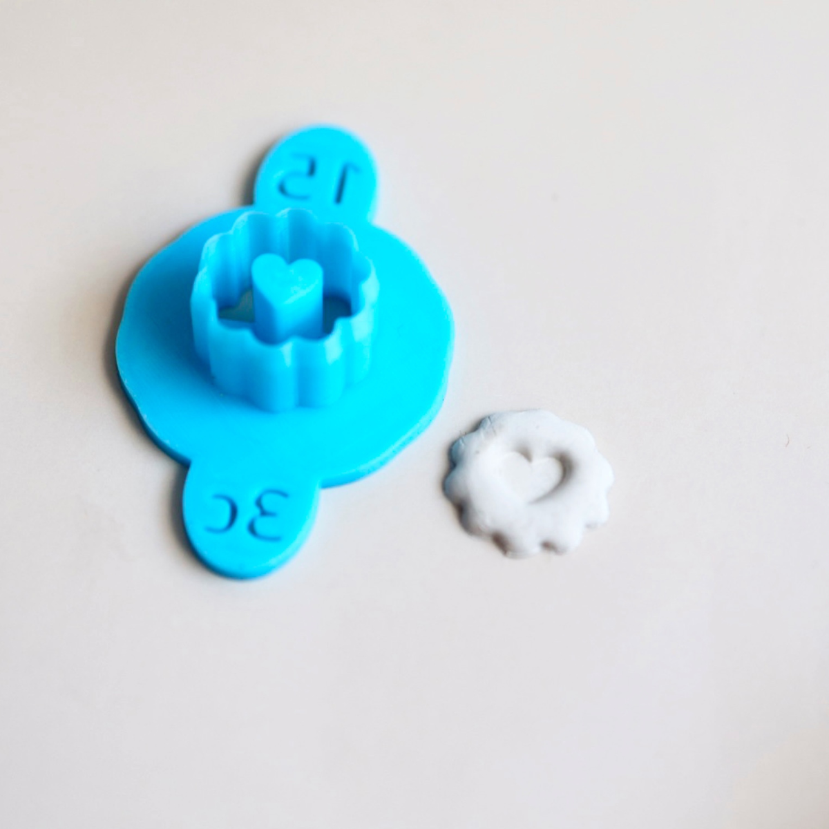 Sully's Clay Embossing Cutter - Jammy Dodger - Cool Tools