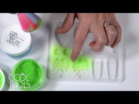 video Cool Tools | Pigment Powder Resin Earrings by Karen Trexler